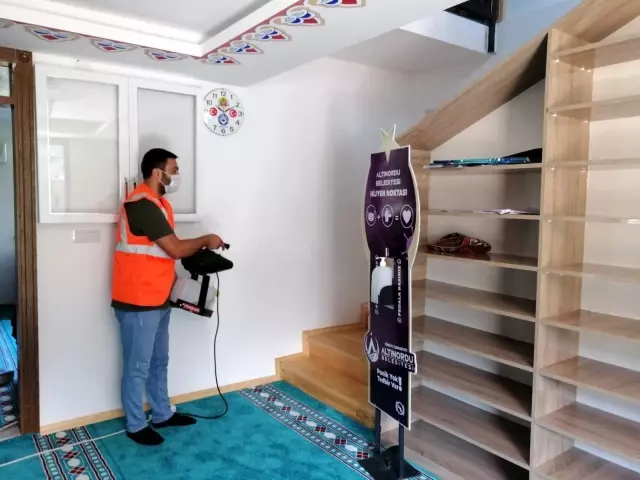 Altınordu'da ibadethaneler bayrama hazırlandı
