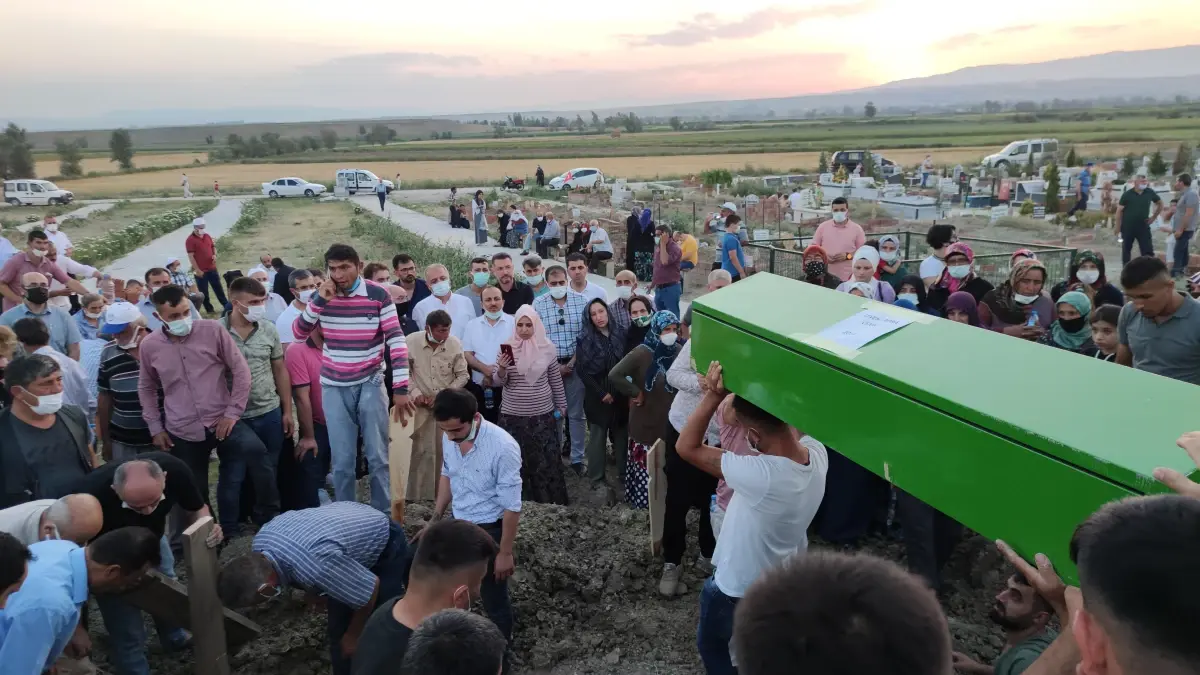son dakika haber amasya da baraj golunde bogulan 5 kisilik aile son yolculuguna ugurlandi