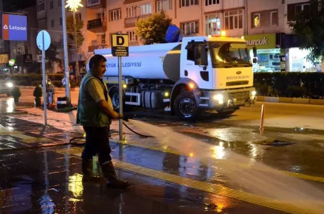 ANA CADDE TAZYİKLİ SUYLA YIKANARAK BAYRAMA HAZIRLANDI 18 Temmuz 2021, 23: 42 ANA CADDE TAZYİKLİ SUYLA YIKANARAK BAYRAMA HAZIRLANDI 18 Temmuz 2021, 23: 42