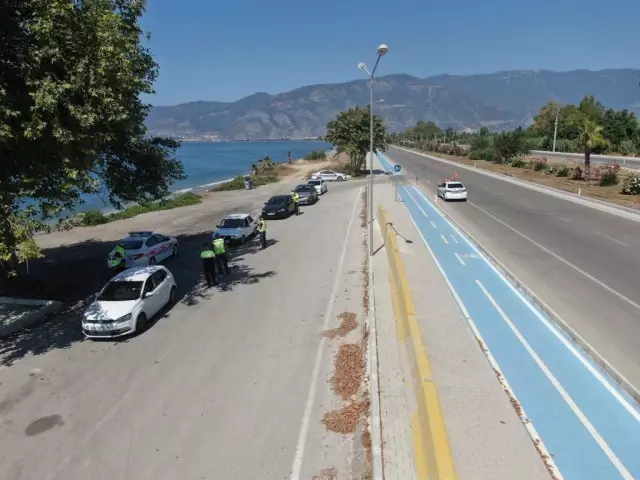 Son dakika gündem: Jandarmadan sürücülere ve yolculara bayram şekeri