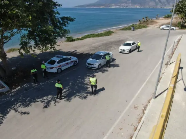 Son dakika gündem: Jandarmadan sürücülere ve yolculara bayram şekeri