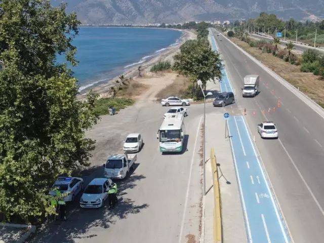 Son dakika gündem: Jandarmadan sürücülere ve yolculara bayram şekeri