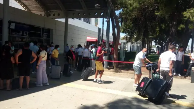 Antalya'da havalimanı iç hatlarda bayram hareketliliği