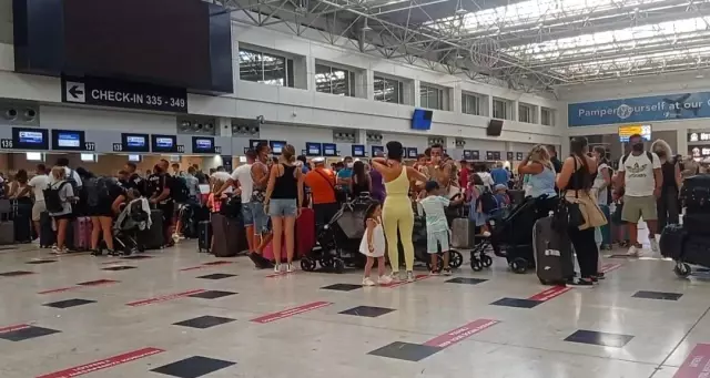 Antalya'da havalimanı iç hatlarda bayram hareketliliği
