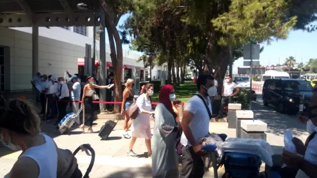 Antalya'da havalimanı iç hatlarda bayram hareketliliği