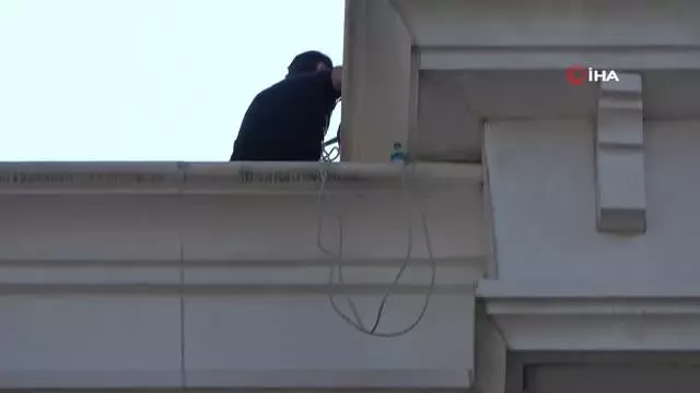 Son dakika! Araç parkı kavgasında 1 kişiyi öldürüp cezaevinden çıkan eski polis çatıya çıkarak intihara kalkıştı
