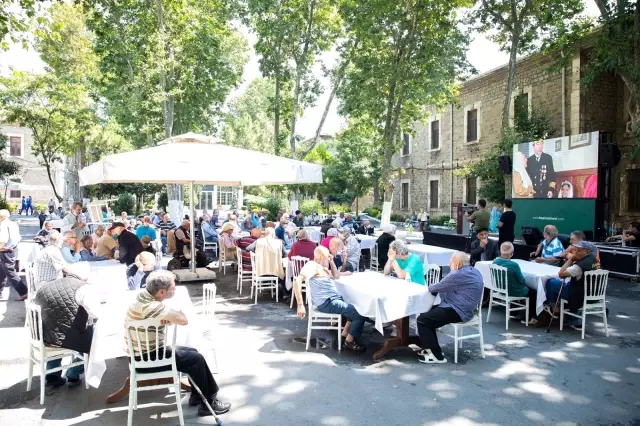 Kargo şirketinden Darülaceze'ye bayram ziyareti