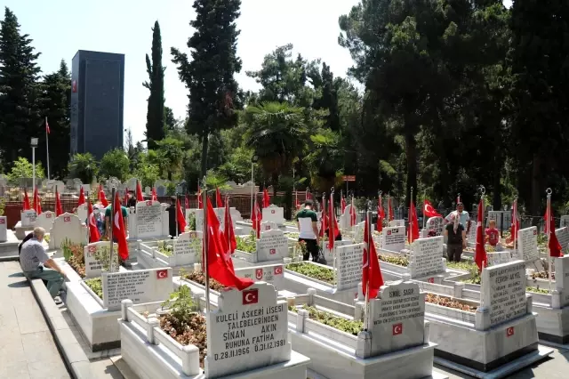 Arefe günü mezarlıklarda ziyaretçi yoğunluğu