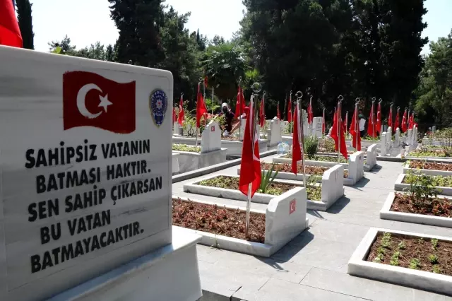 Arefe günü mezarlıklarda ziyaretçi yoğunluğu