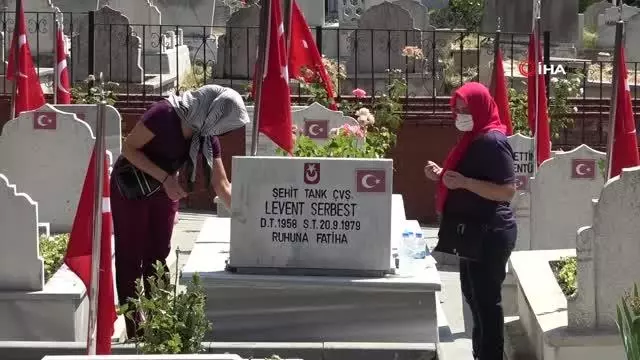 Arefe günü mezarlıklarda ziyaretçi yoğunluğu