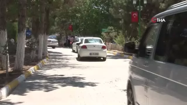 Arefe günü mezarlıklarda ziyaretçi yoğunluğu