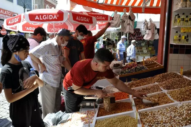 Arefe gününde çarşıya akın ettiler