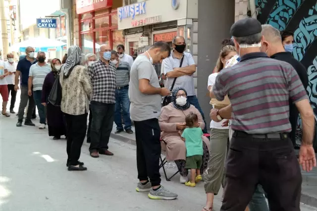 Arefe gününde çarşıya akın ettiler