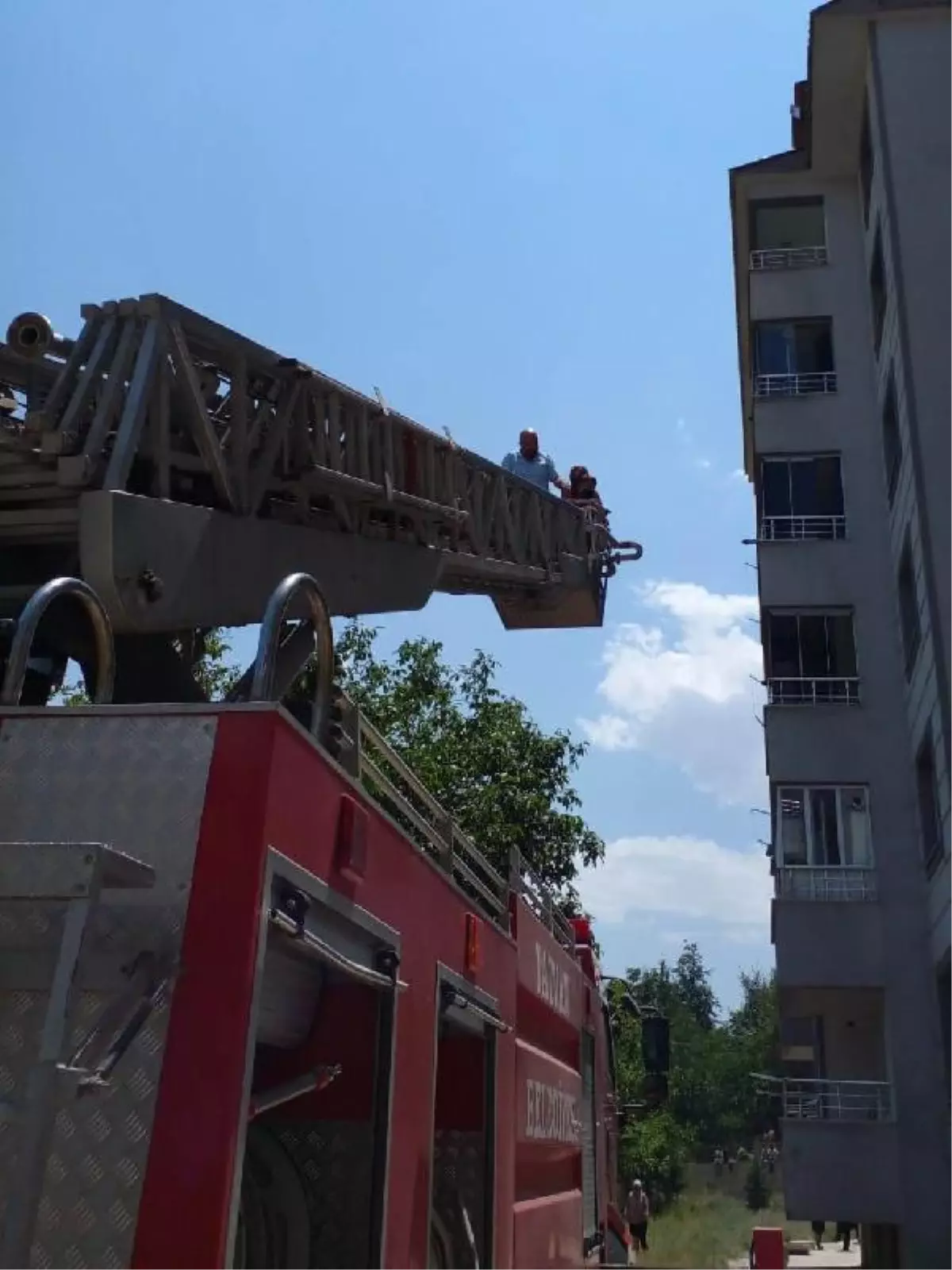 Son dakika haberleri! Asansörde çıkan yangın korkuttu