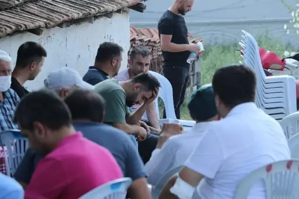 Son dakika haber: AYNI AİLEDEN 5 KİŞİNİN BOĞULDUĞU BARAJ GÖLÜNE İNEN YOL KAPATILDI Son dakika haber: AYNI AİLEDEN 5 KİŞİNİN BOĞULDUĞU BARAJ GÖLÜNE İNEN YOL KAPATILDI
