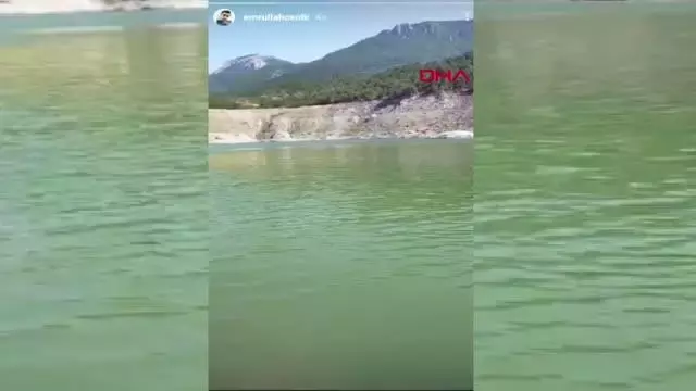 Son dakika haber... AYNI AİLEDEN 5 KİŞİNİN BOĞULDUĞU BARAJ GÖLÜNE İNEN YOL KAPATILDI Son dakika haber... AYNI AİLEDEN 5 KİŞİNİN BOĞULDUĞU BARAJ GÖLÜNE İNEN YOL KAPATILDI