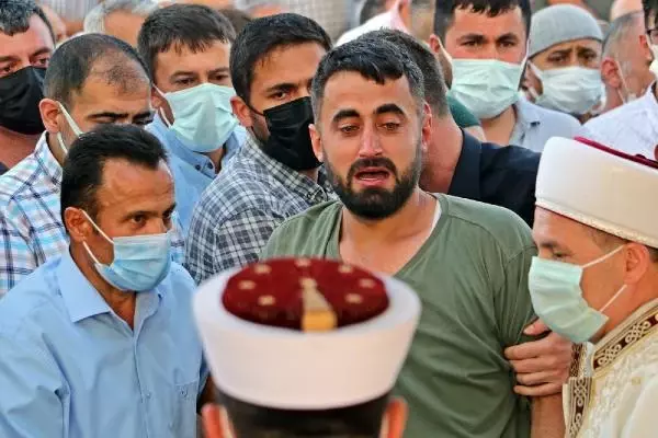 Son dakika: AYNI AİLEDEN 5 KİŞİNİN BOĞULDUĞU BARAJ GÖLÜNE İNEN YOL KAPATILDI