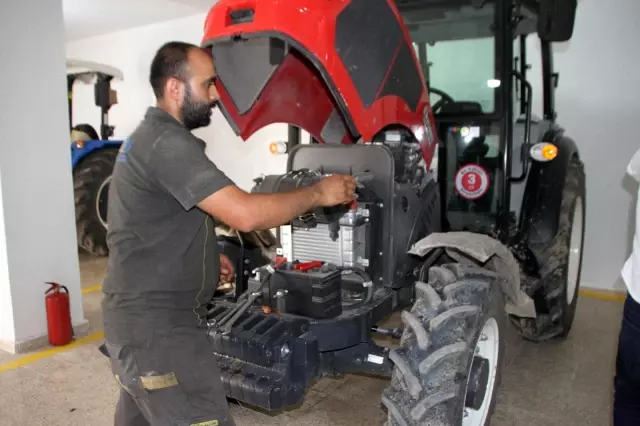 Baba ve oğullarının dayanışması hayran bıraktırıyor