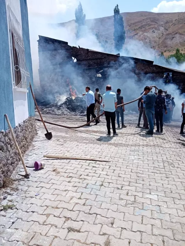 Son dakika haberleri: Bahçesaray'da ev yangını