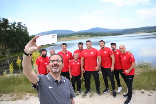 Son dakika haber! Bakan Kasapoğlu'ndan Tokyo 2020'ye katılacak milli güreşçilere ziyaret