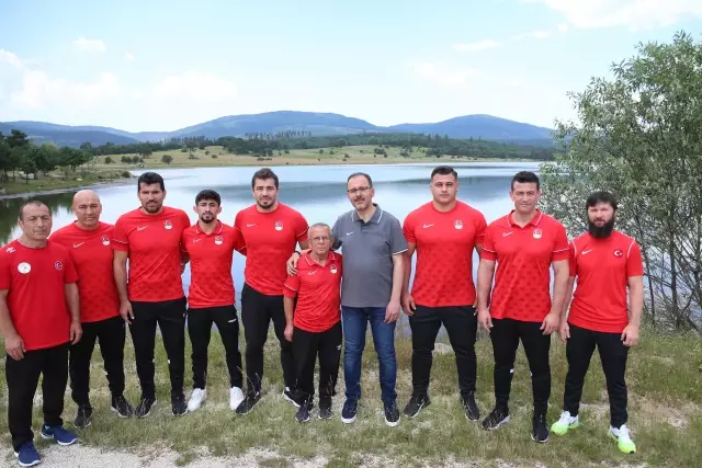 Son dakika haber! Bakan Kasapoğlu'ndan Tokyo 2020'ye katılacak milli güreşçilere ziyaret