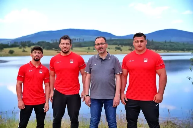 Son dakika haber! Bakan Kasapoğlu'ndan Tokyo 2020'ye katılacak milli güreşçilere ziyaret