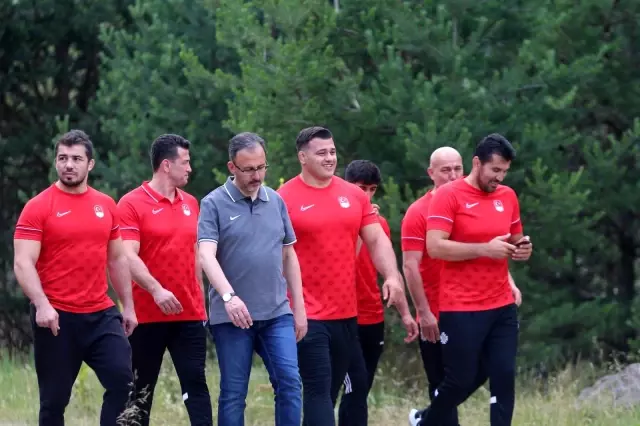 Son dakika haber! Bakan Kasapoğlu'ndan Tokyo 2020'ye katılacak milli güreşçilere ziyaret
