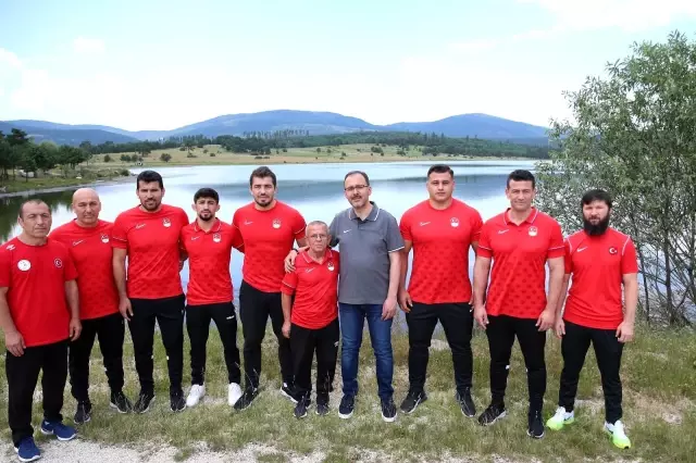 Son dakika haber! Bakan Kasapoğlu'ndan Tokyo 2020'ye katılacak milli güreşçilere ziyaret