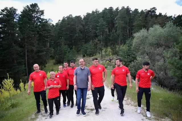 Son dakika haber! Bakan Kasapoğlu'ndan Tokyo 2020'ye katılacak milli güreşçilere ziyaret