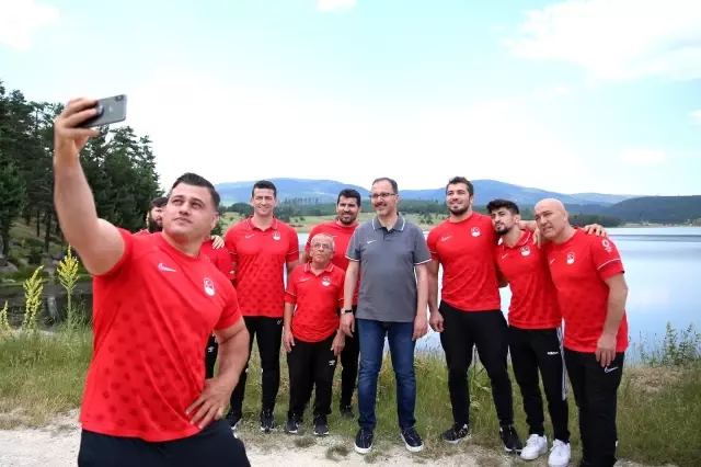 Son dakika haber! Bakan Kasapoğlu'ndan Tokyo 2020'ye katılacak milli güreşçilere ziyaret
