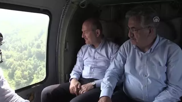 Bakan Soylu, sel ve heyelanın etkili olduğu Tepebaşı köyünde incelemelerde bulundu Bakan Soylu, sel ve heyelanın etkili olduğu Tepebaşı köyünde incelemelerde bulundu