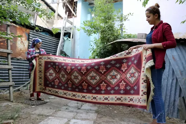 Bakıma muhtaç yaşlıların bayram temizliği Elazığlı annelerden