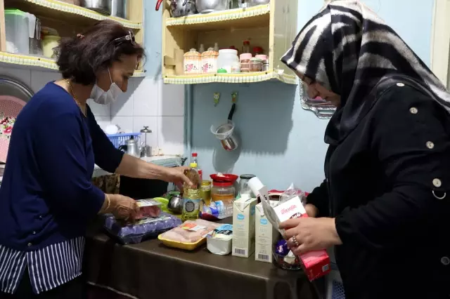 Bakıma muhtaç yaşlıların bayram temizliği Elazığlı annelerden
