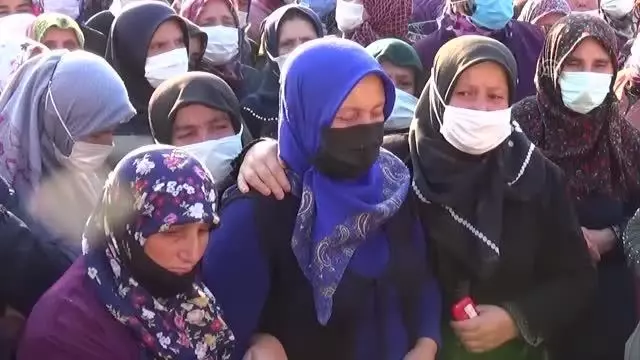 Baraj gölünde boğulan 5 kişilik aile son yolculuğuna uğurlandı Baraj gölünde boğulan 5 kişilik aile son yolculuğuna uğurlandı