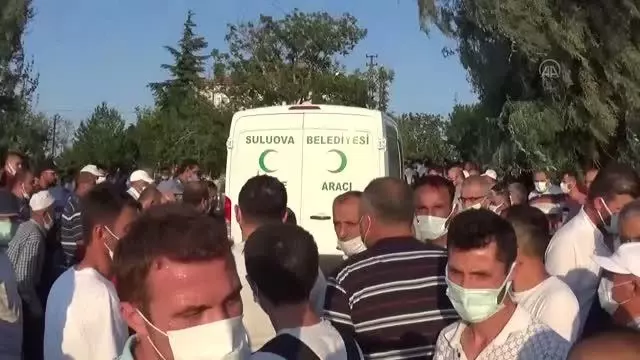 Baraj gölünde boğulan 5 kişilik aile son yolculuğuna uğurlandı