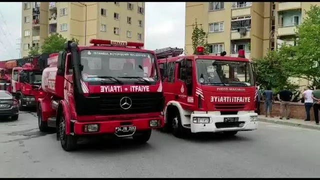 Başakşehir'de apartmanın çatısında yangın