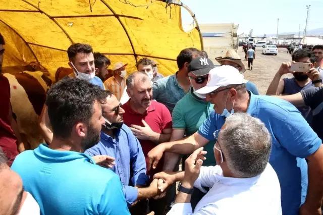 Başkan Büyükkılıç kurban satış yerlerini ve kesim alanlarını inceledi
