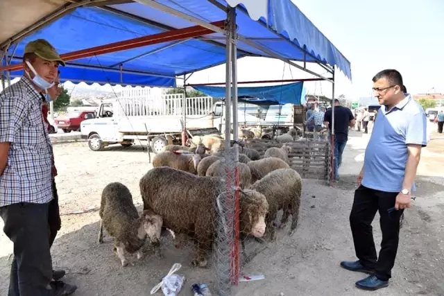Başkan Öz hayvan pazarını ziyaret etti