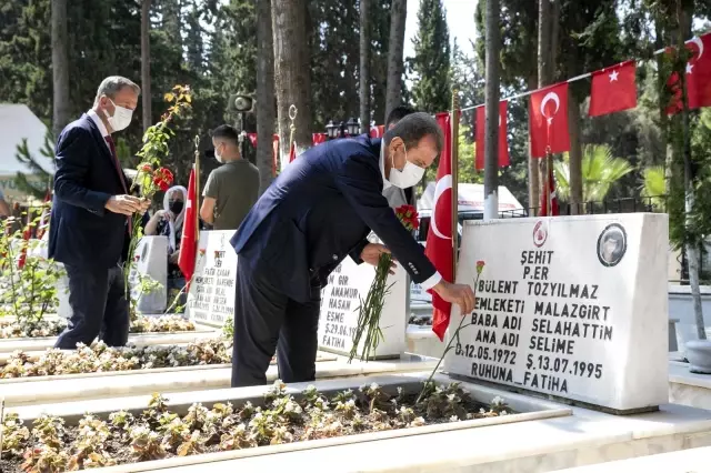 Başkan Seçer, şehitlikte şehit aileleriyle bir araya geldi