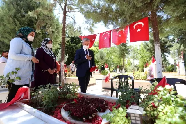 Başkan Tahmazoğlu'ndan bayram öncesi anlamlı ziyaret Başkan Tahmazoğlu'ndan bayram öncesi anlamlı ziyaret