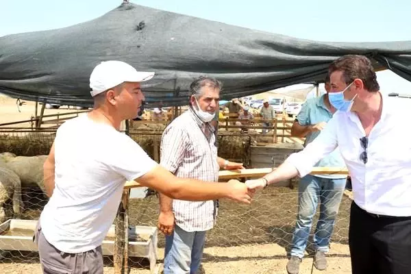 Başkan Tosun kurban pazarını gezdi