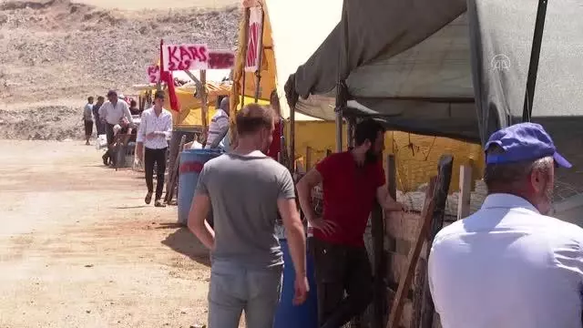 Başkentte besiciler kurbanlık satışlarından memnun Başkentte besiciler kurbanlık satışlarından memnun
