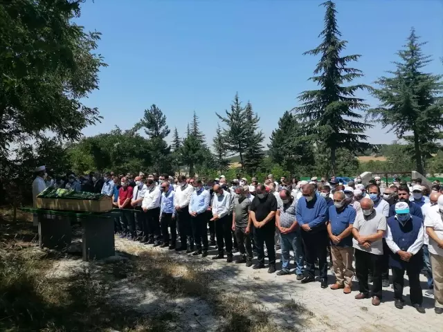 Bayburt Valisi Cüneyt Epcim'in vefat eden annesi son yolculuğuna uğurlandı
