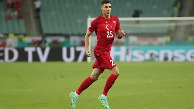 Bayern Münih, Mert Müldür transferi için Sassuolo'yla temasa geçti Bayern Münih, Mert Müldür transferi için Sassuolo'yla temasa geçti
