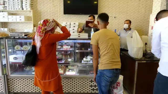 Bayram hem vatandaşın hem de tatlıcıların ağzını tatlandırdı