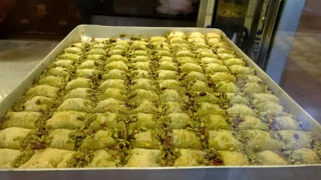 Bayram hem vatandaşın hem de tatlıcıların ağzını tatlandırdı
