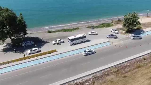 Son dakika gündem: Jandarmadan sürücülere ve yolculara bayram şekeri Son dakika gündem: Jandarmadan sürücülere ve yolculara bayram şekeri
