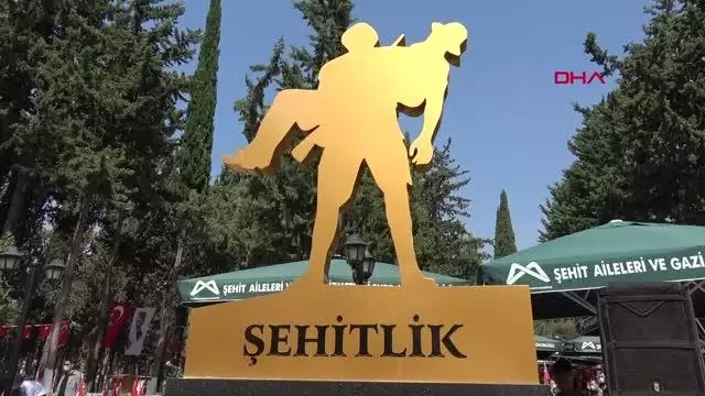 BAYRAM ÖNCESİ ŞEHİTLİĞE HÜZÜNLÜ ZİYARET BAYRAM ÖNCESİ ŞEHİTLİĞE HÜZÜNLÜ ZİYARET