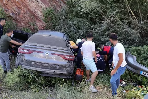 Otomobil şarampole devrildi: 1 ölü, 4 yaralı
