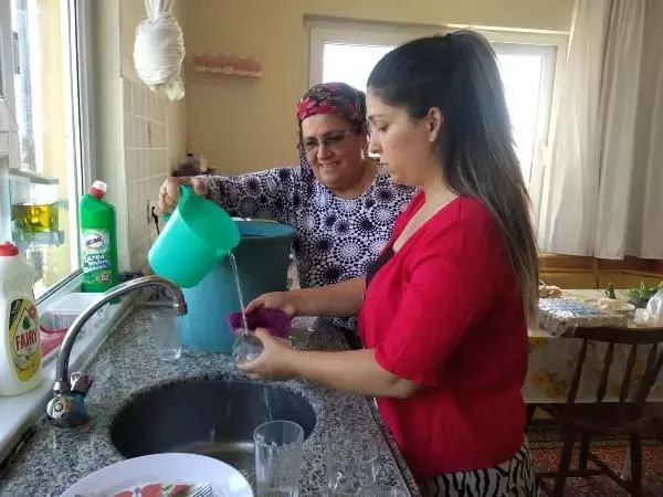 BAYRAMA SUSUZ GİRİYORLAR